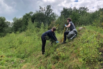 young people volunteering